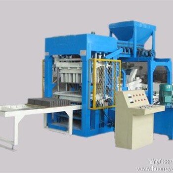河南元隆生产全自动液压免烧砖机。