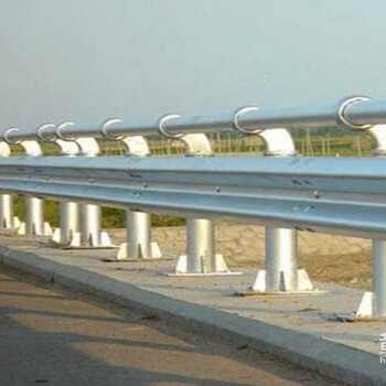 高速公路九孔护栏板双波护栏辽源通化白山哈尔滨安装施工